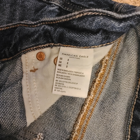American Eagle 90's Boyfriend Short - Picture 3 of 3